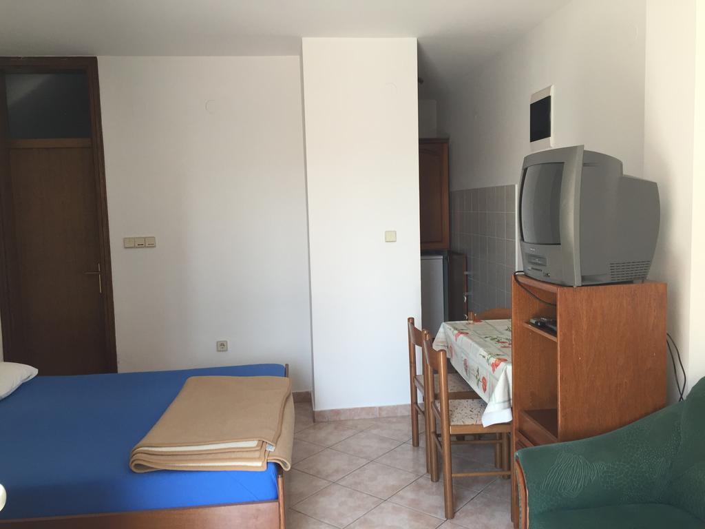 Apartments Antonia Malinska Ngoại thất bức ảnh