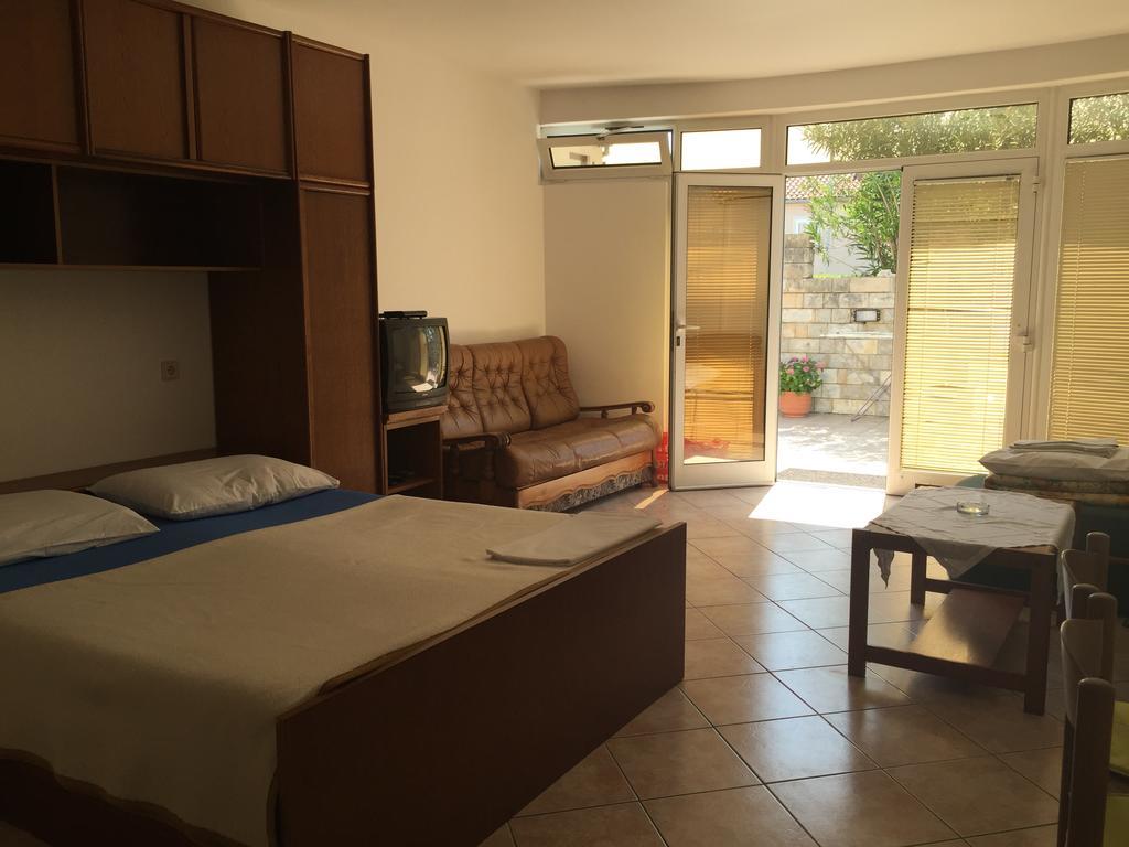 Apartments Antonia Malinska Ngoại thất bức ảnh