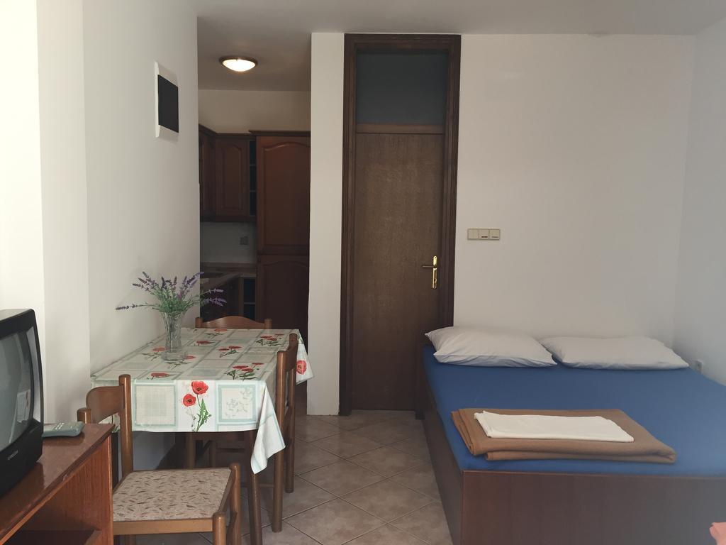 Apartments Antonia Malinska Ngoại thất bức ảnh