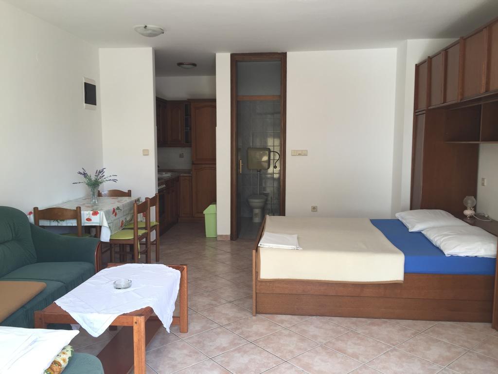 Apartments Antonia Malinska Ngoại thất bức ảnh